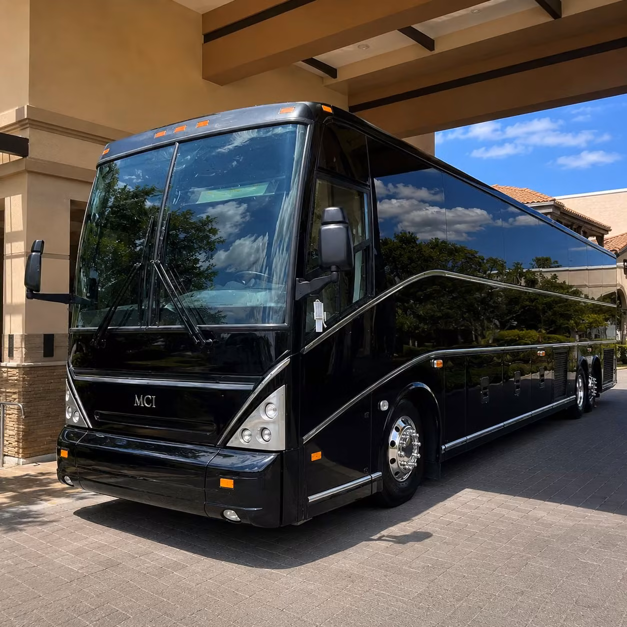 phoenix amphitheatre and downtown concert venue shuttles from avondale