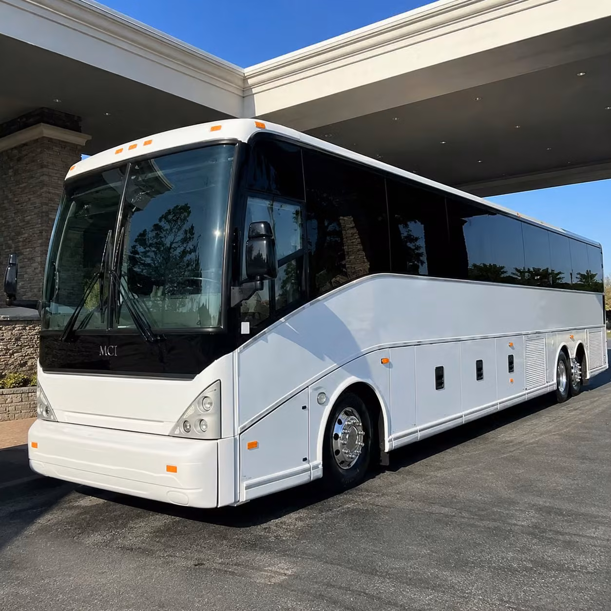 reliable airport and hotel shuttles for avondale corporate travelers